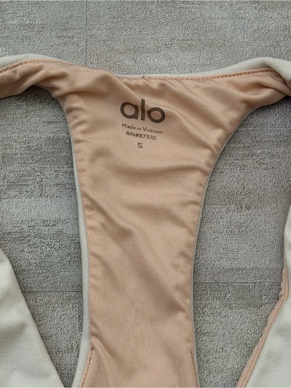 Alo Yoga | Alosoft Base Bra White/Nude Racerback V-Neck Sports Bra - Size Small